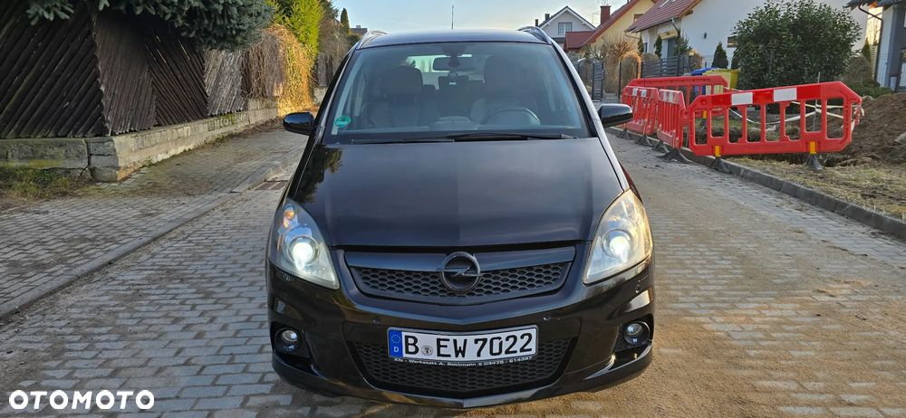 Opel Zafira 2.0 T OPC - 1