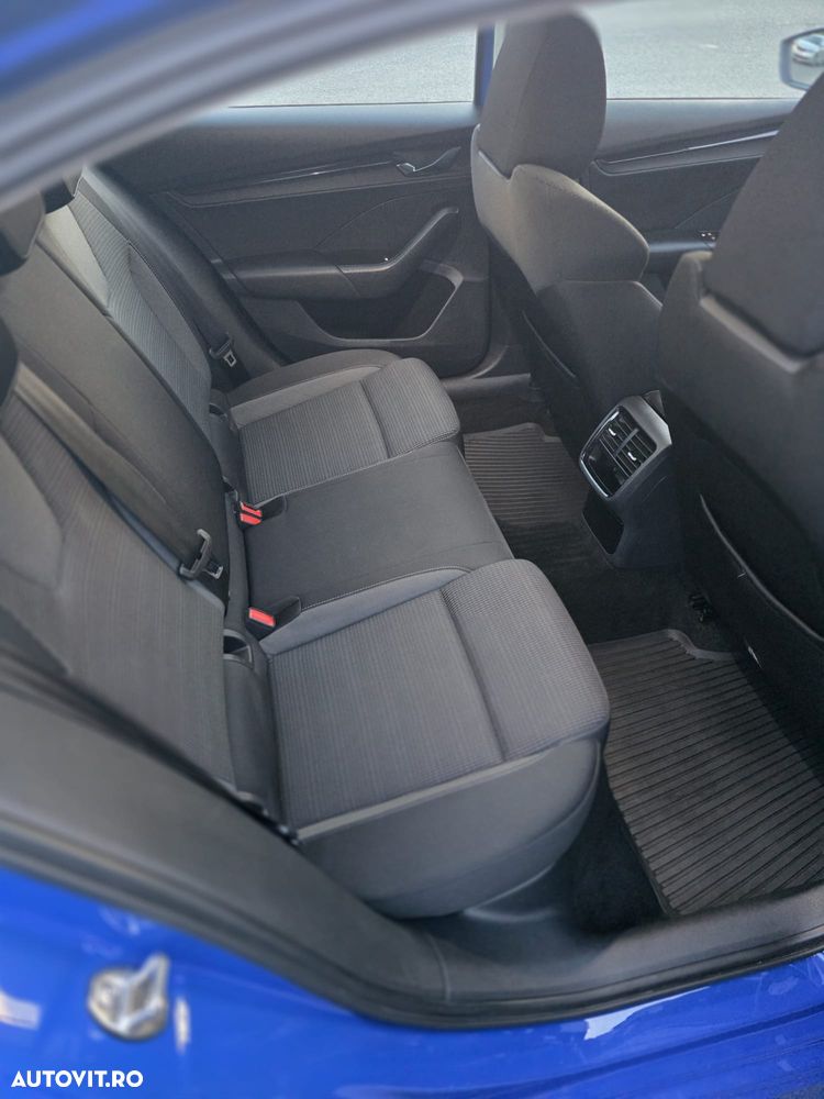 Skoda Octavia 2.0 TDI DSG Style - 24