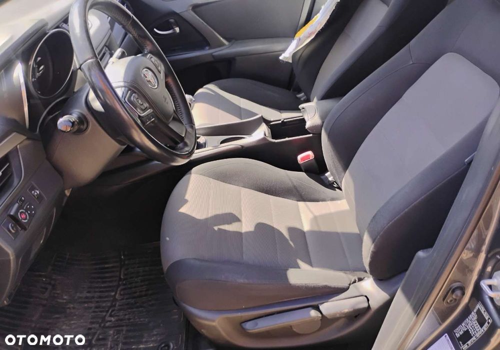 Toyota Avensis - 8