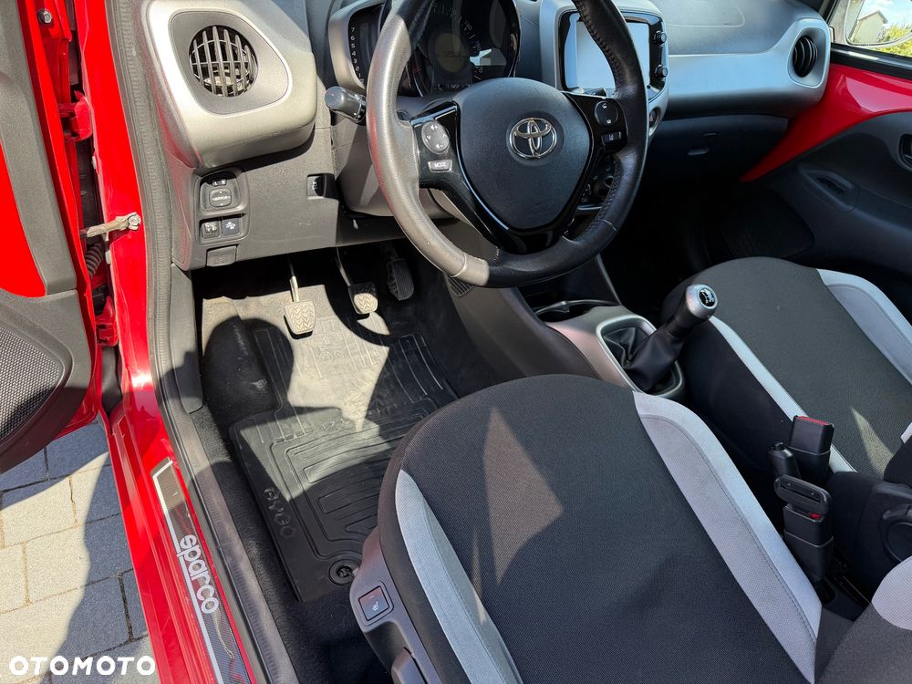 Toyota Aygo x-play touch - 9