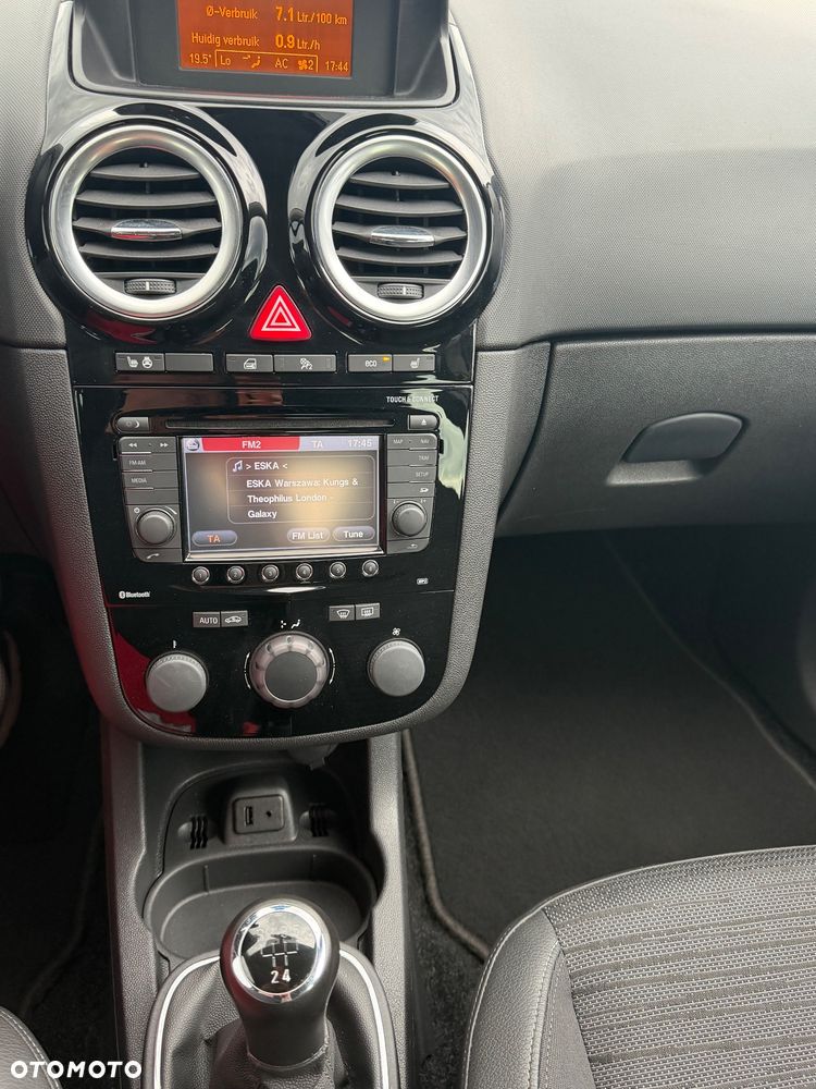 Opel Corsa 1.2 16V Cosmo - 15