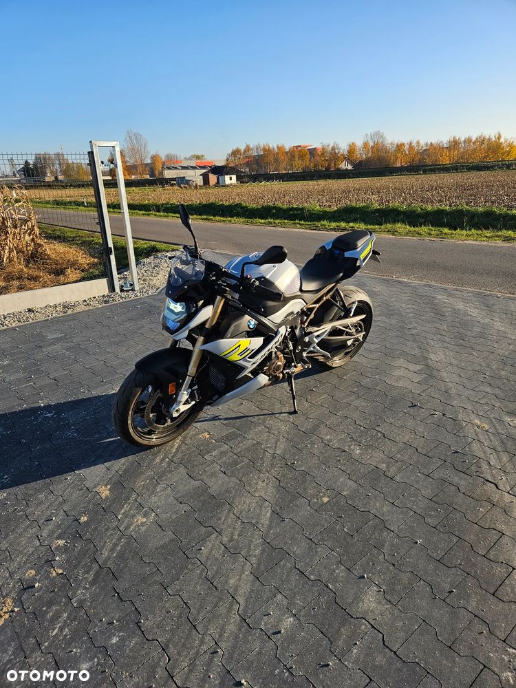 BMW S - 1