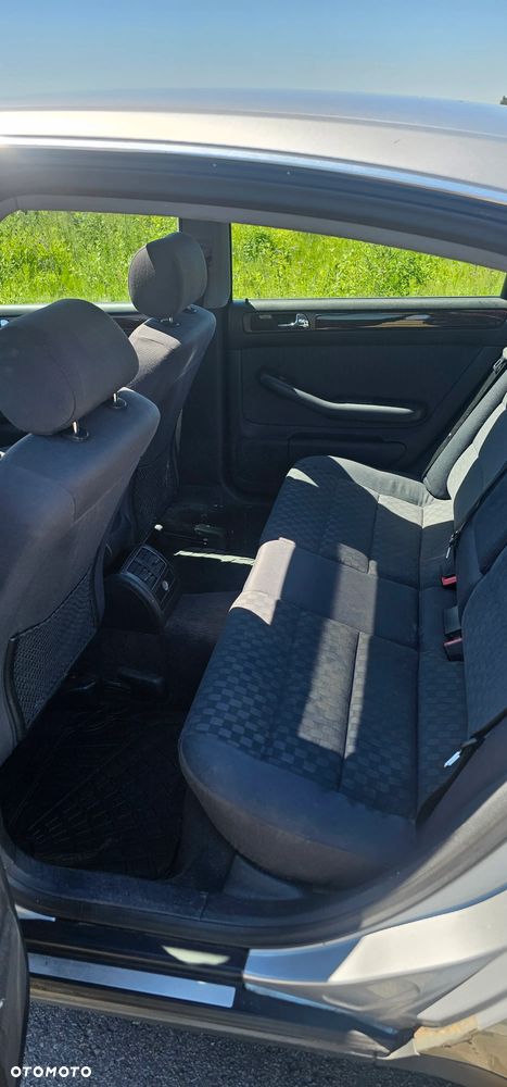 Audi A6 Limousine 2.4 - 8