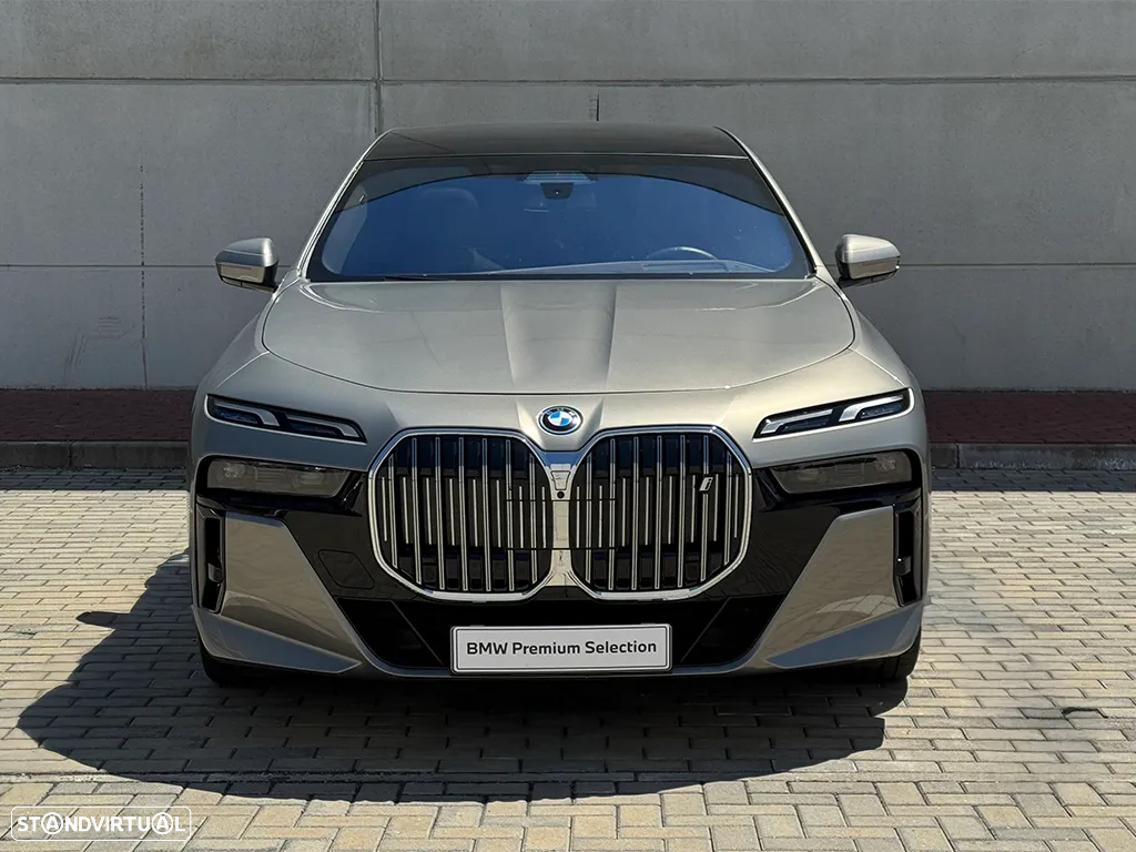 BMW i7 xDrive60 Pack Desportivo M - 2