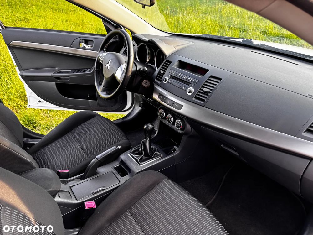 Mitsubishi Lancer 1.6 Invite - 9