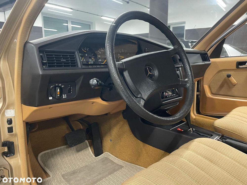 Mercedes-Benz W201 (190) - 22