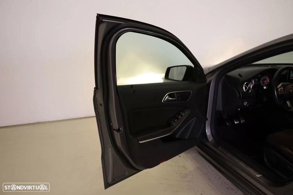 Mercedes-Benz A 200 d AMG Line - 16