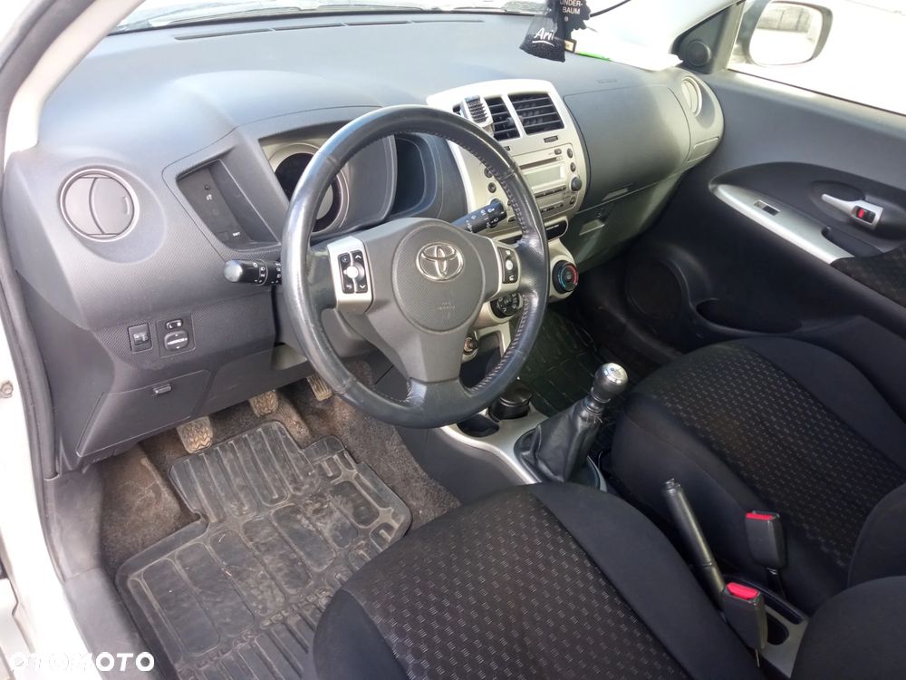 Toyota Urban Cruiser 1.33 Sol - 7