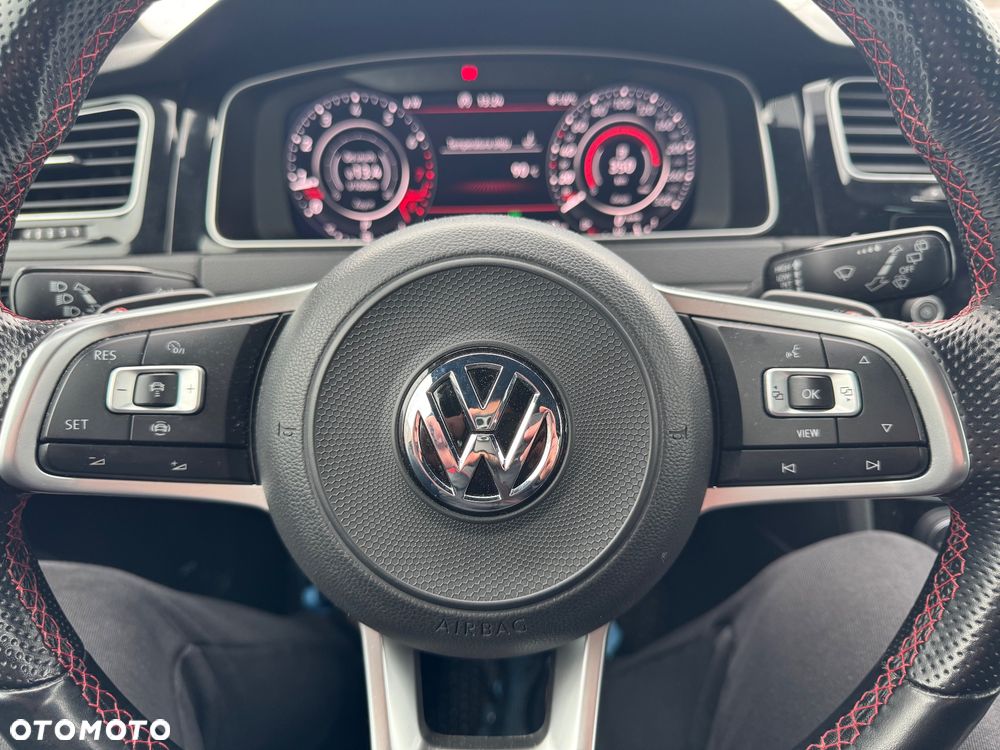 Volkswagen Golf - 8