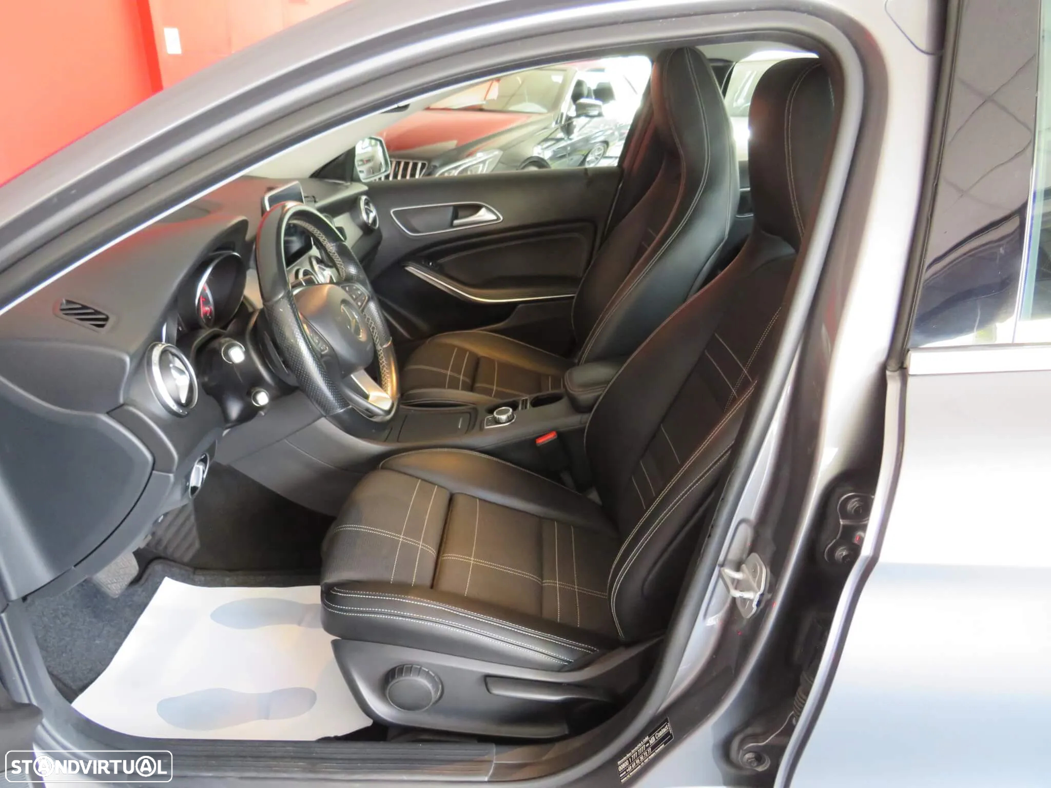 Mercedes-Benz GLA 200 d 7G-DCT Urban - 10