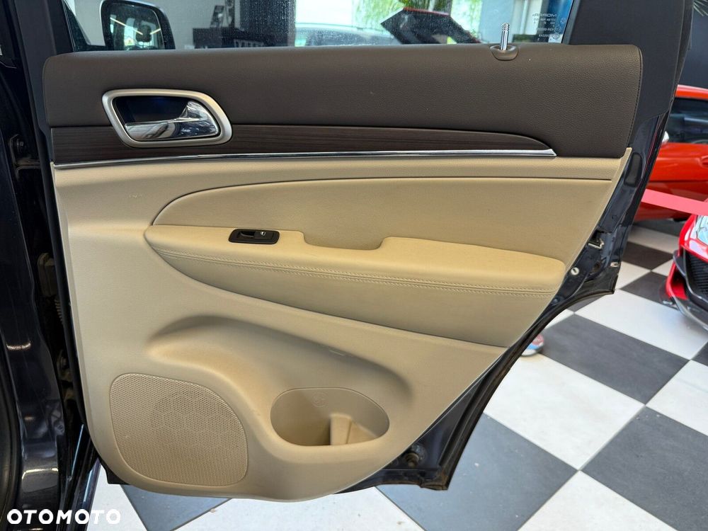 Jeep Grand Cherokee - 14