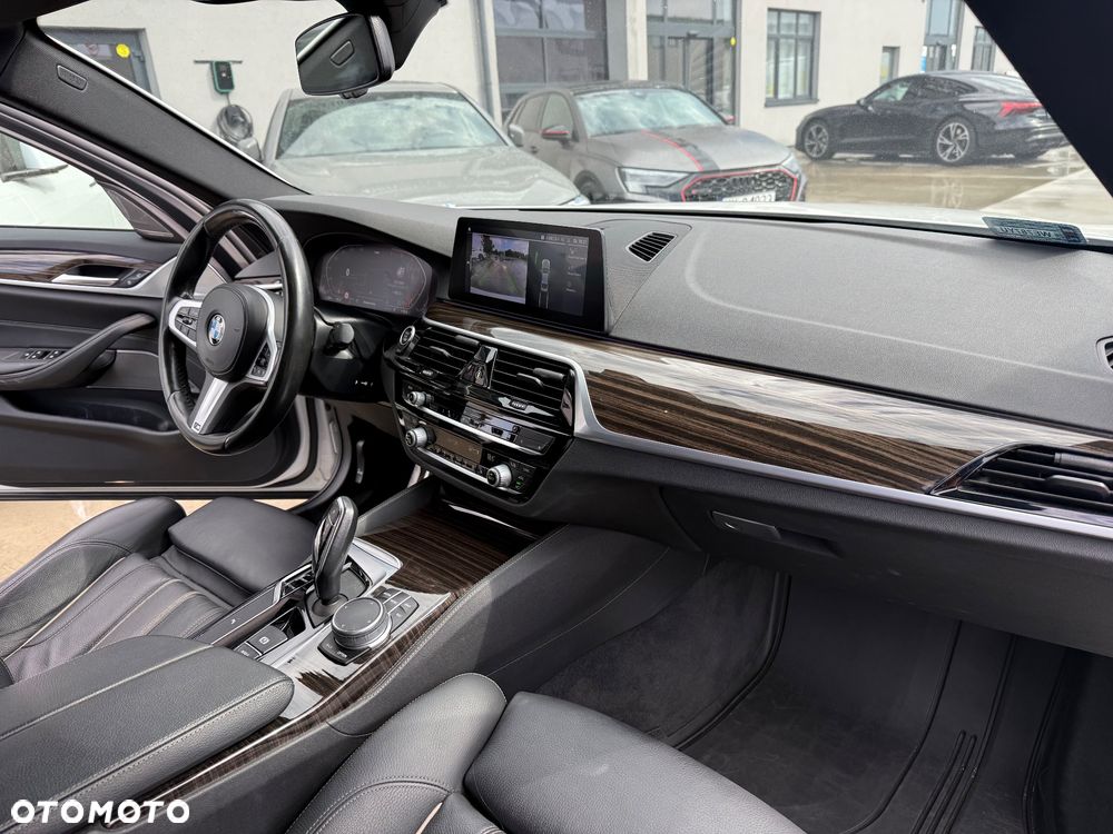 BMW Seria 5 530i xDrive M Sport sport - 15