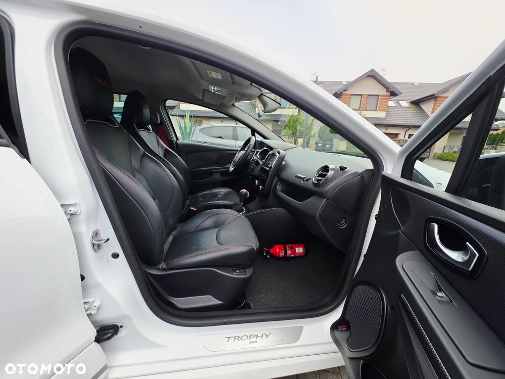 Renault Clio TCe 220 EDC R.S Trophy - 17
