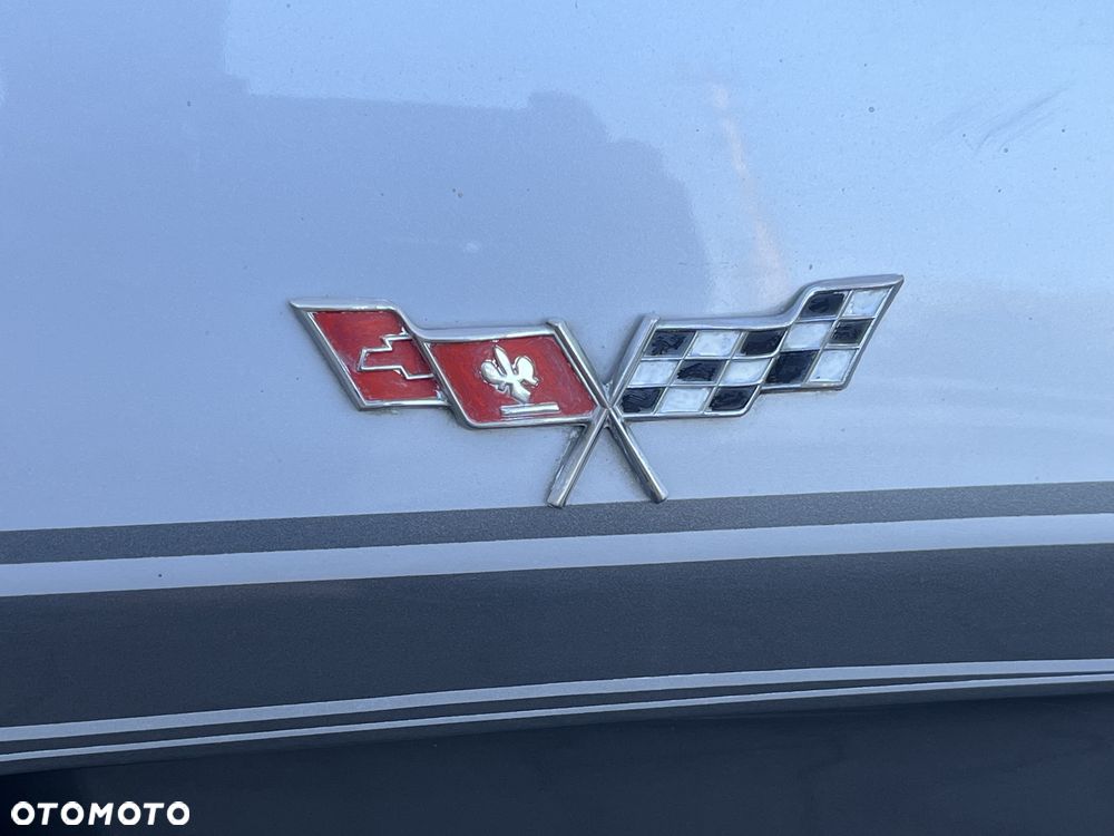 Chevrolet Corvette - 17