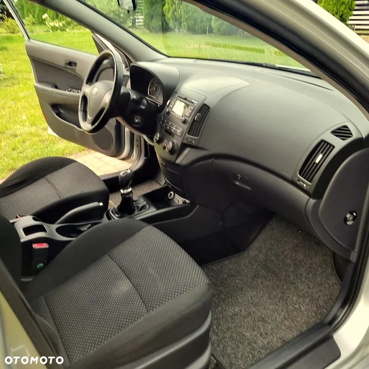 Hyundai i30 1.4 Base + - 21