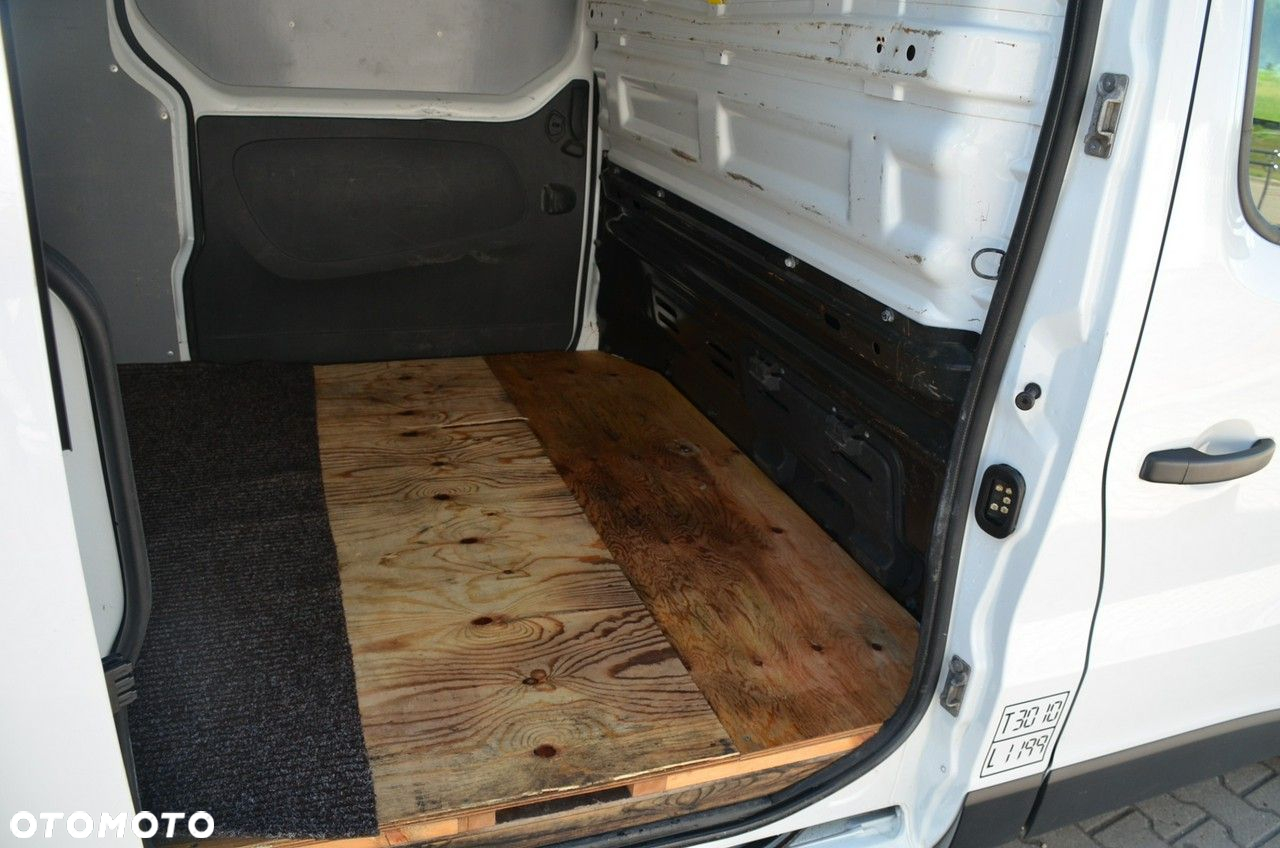 Volkswagen Transporter - 12
