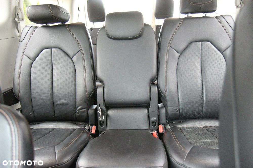 Chrysler Pacifica - 31