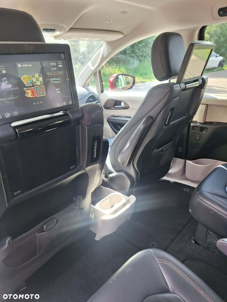 Chrysler Pacifica - 8