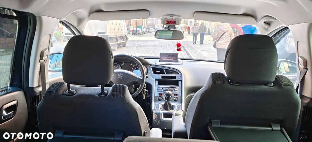 Peugeot 5008 1.6 Premium - 24