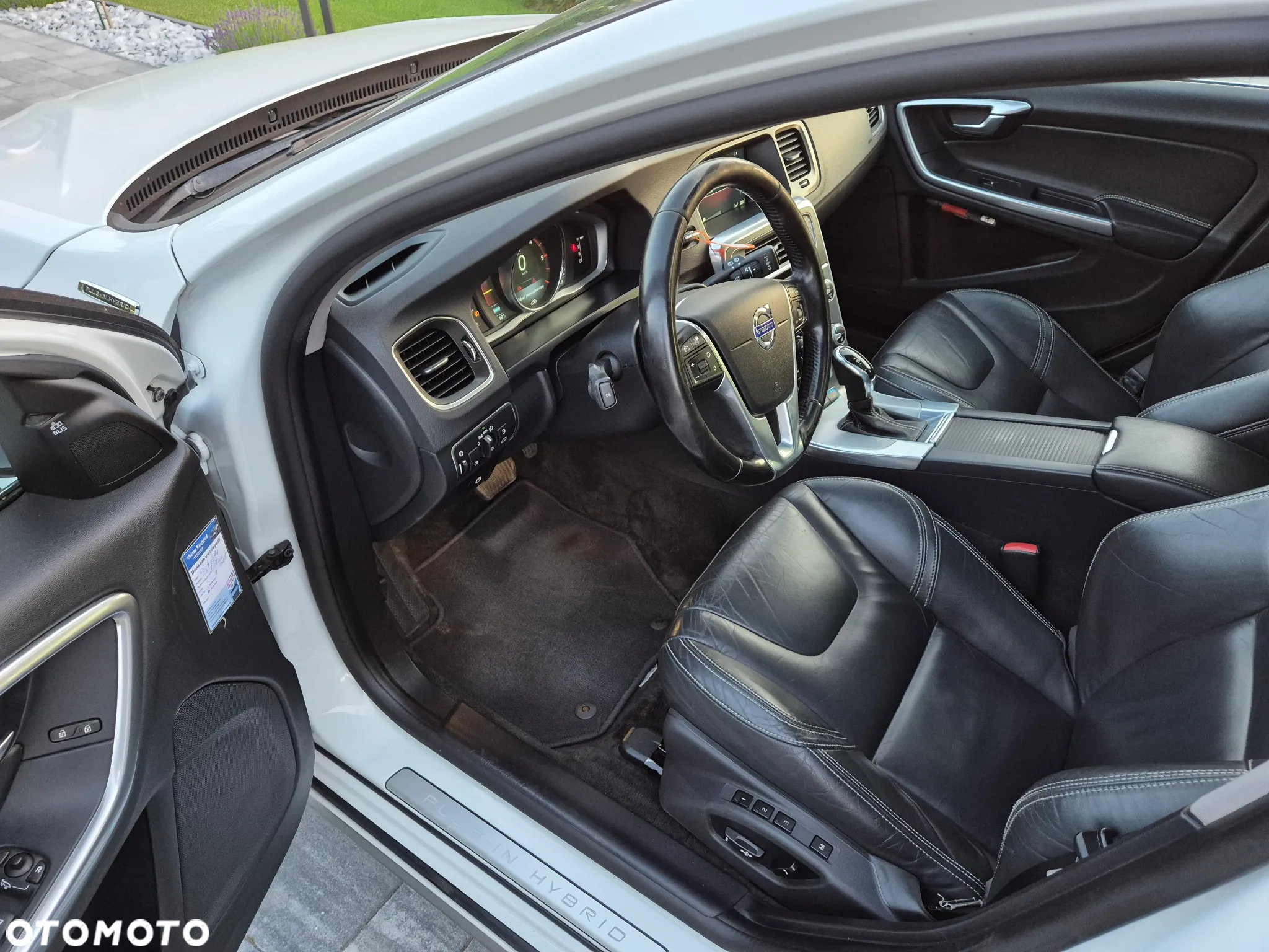 Volvo V60 D6 Plug-In-Hybrid AWD Geartronic Summum - 12