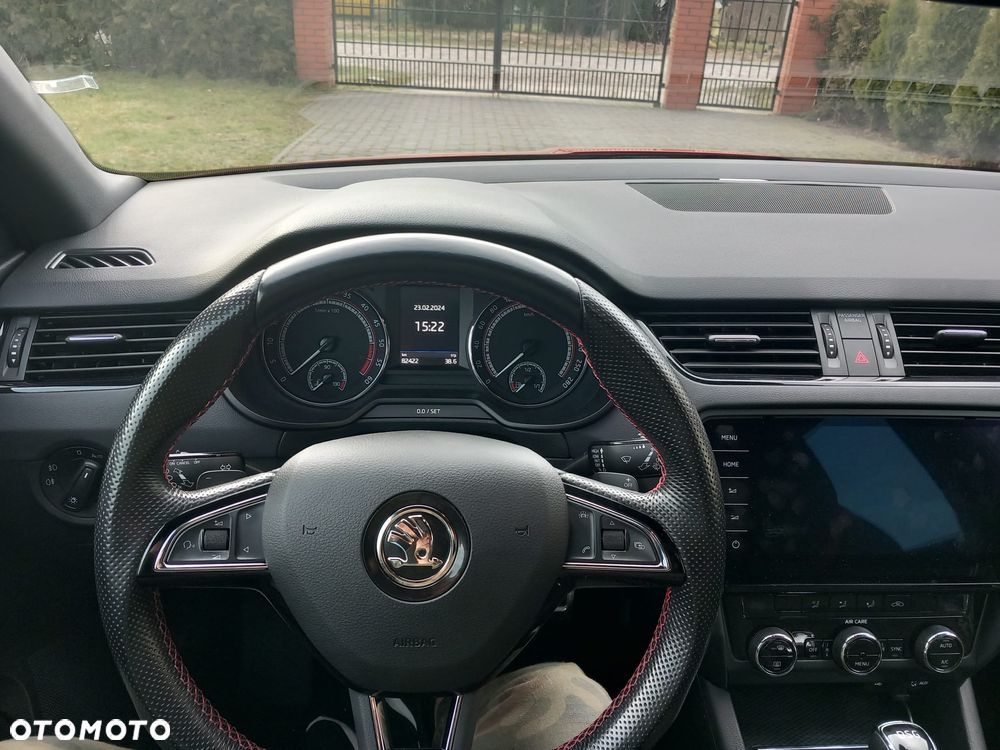 Skoda Octavia 2.0 TDI DSG RS - 9