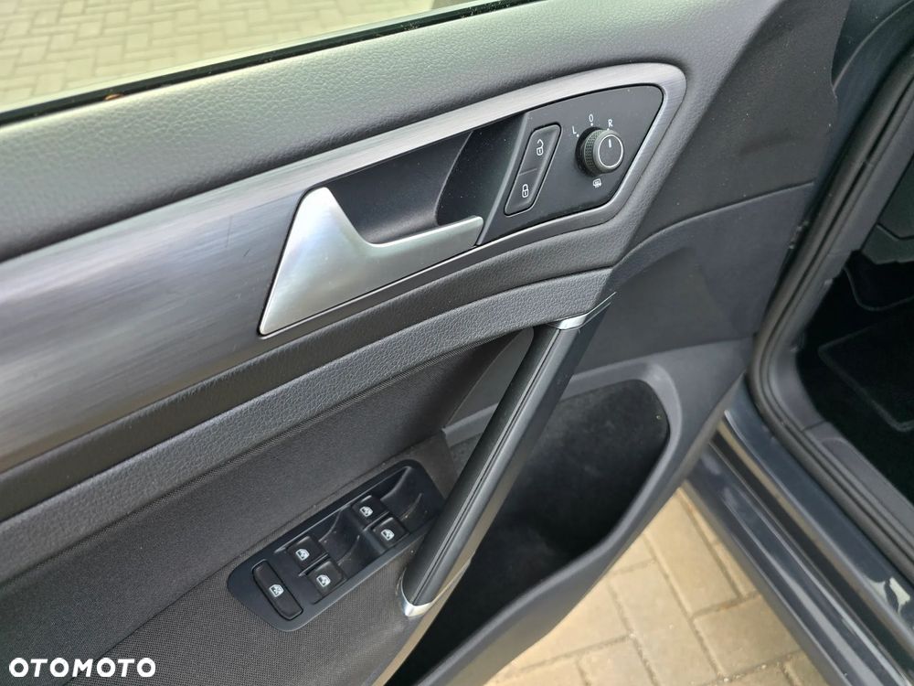 Volkswagen Golf - 23