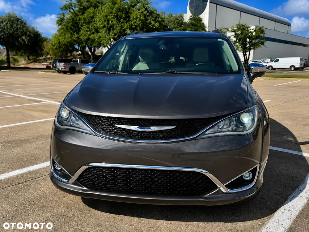 Chrysler Pacifica - 8