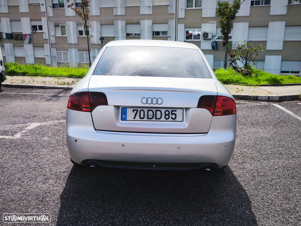 Audi A4 2.0 TDI S-line - 4