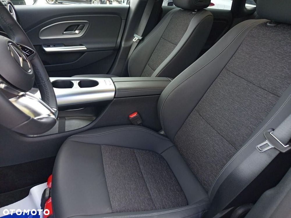 Mercedes-Benz CLA 200 mHEV 8G-DCT - 12