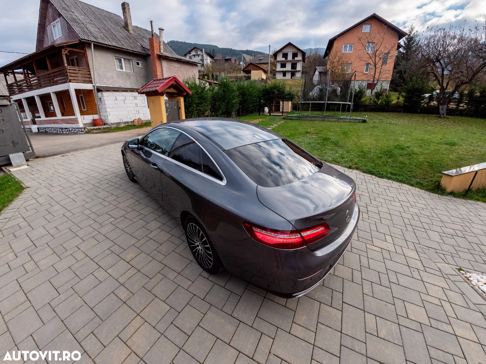 Mercedes-Benz E 220 d 4Matic Coupe 9G-TRONIC Avantgarde - 4