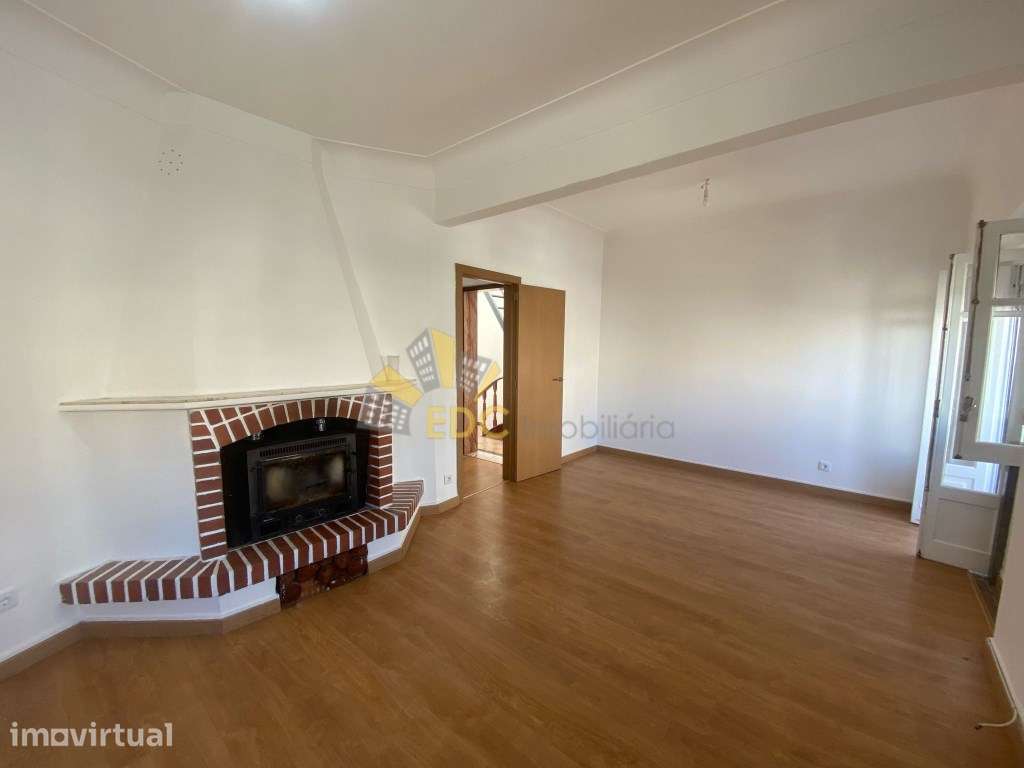 Apartamento T4 com Grande Potencial e Ótima Localização | Localizad... - Grande imagem: 3/36
