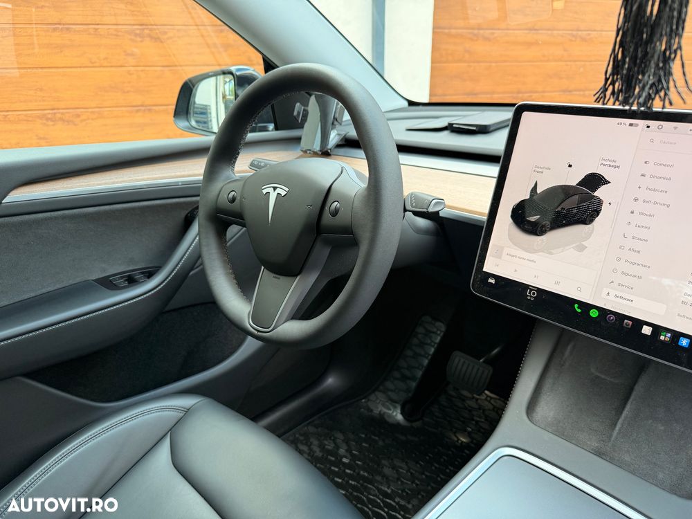 Tesla Model Y - 7