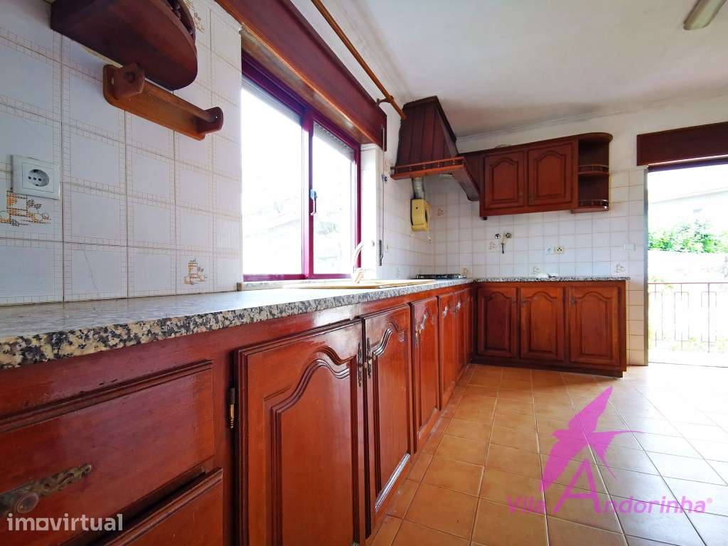 Moradia T2 com vista para a cidade e rio - Grande imagem: 5/25