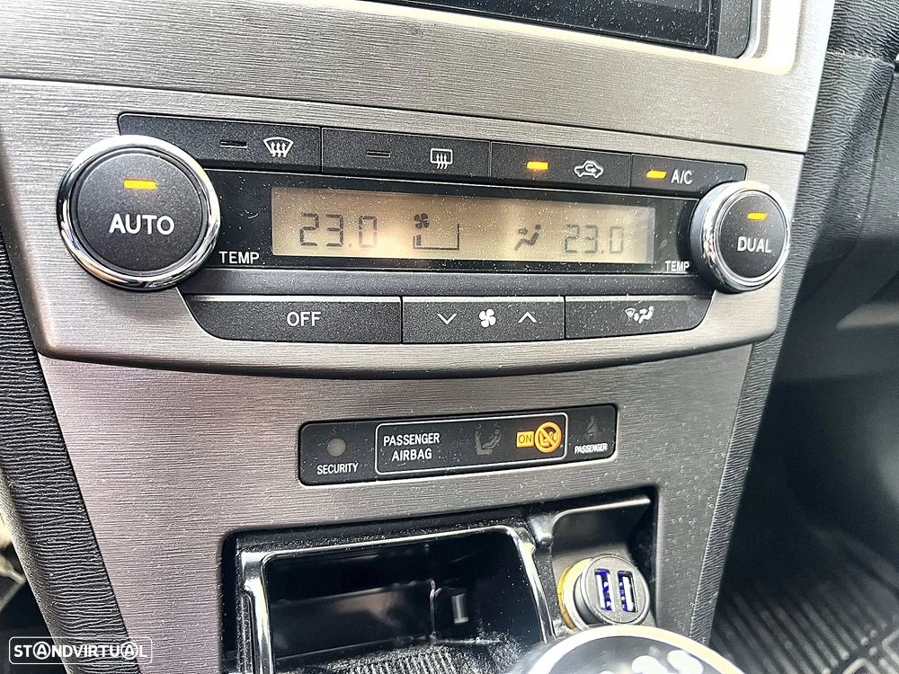 Toyota Avensis SW 2.2 D-4D - 35