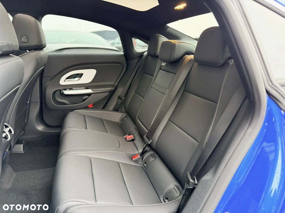 Mercedes-Benz CLA - 24