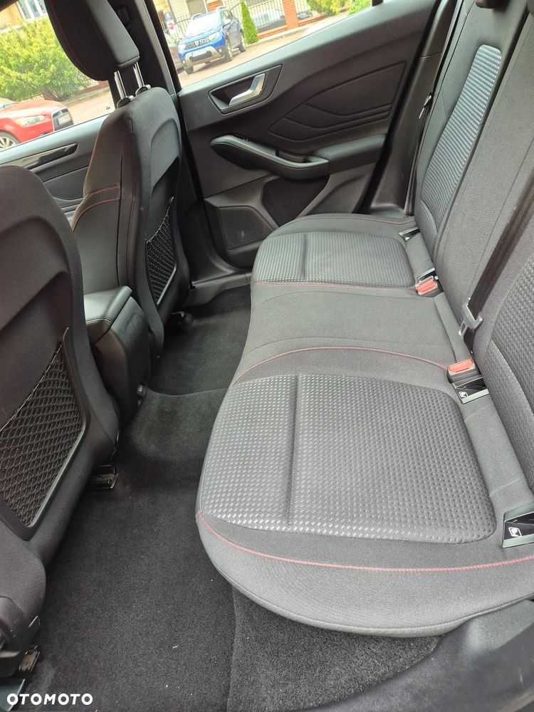 Ford Focus 1.5 EcoBoost ST-Line - 12