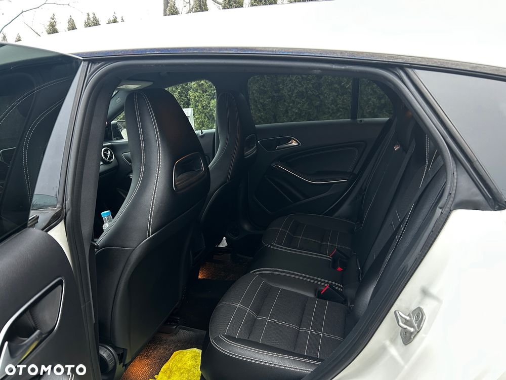 Mercedes-Benz CLA 220 d 7G-DCT Peak Edition - 13