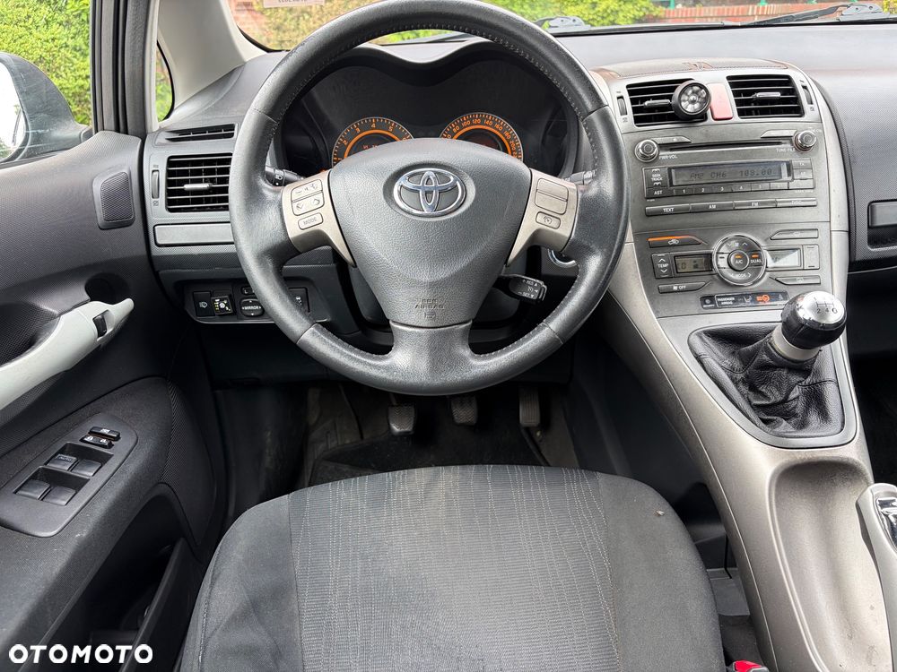 Toyota Auris 1.6 VVT-i Terra Start - 32
