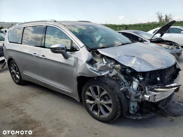 Chrysler Pacifica - 28