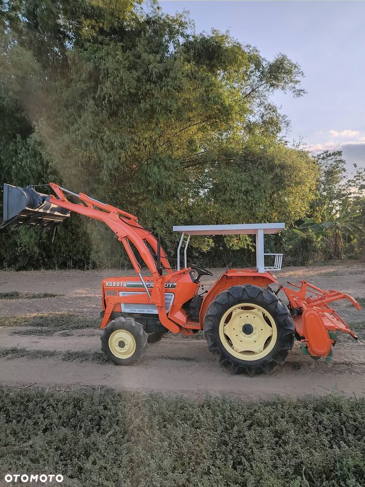 Kubota L3202DT - 9