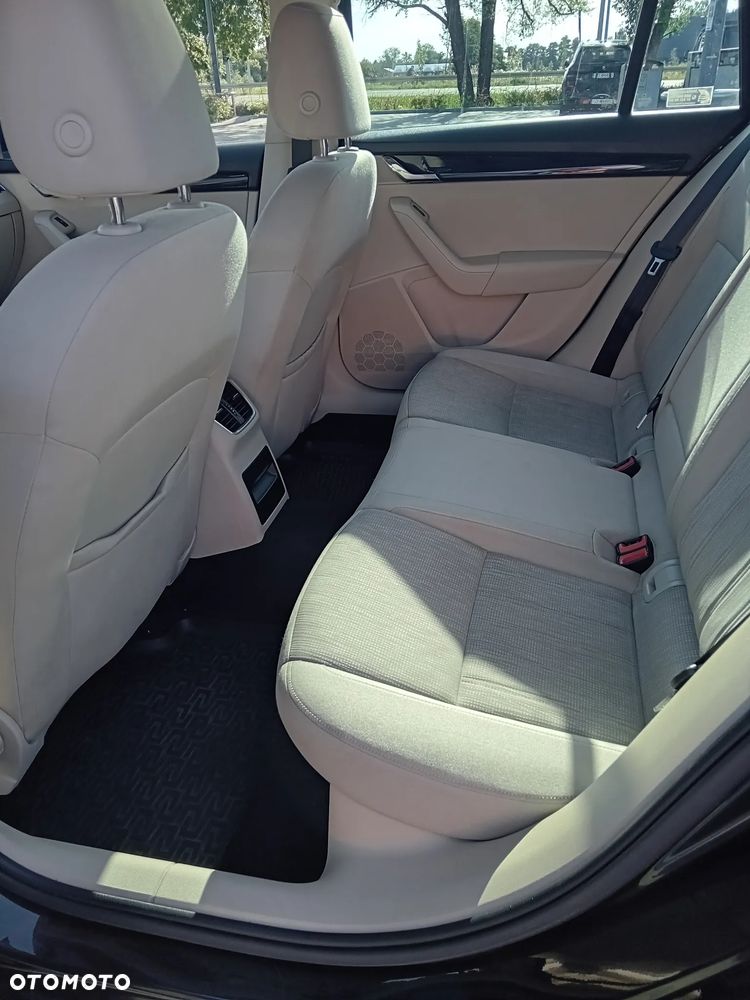 Skoda Octavia 2.0 TDI Style DSG - 17