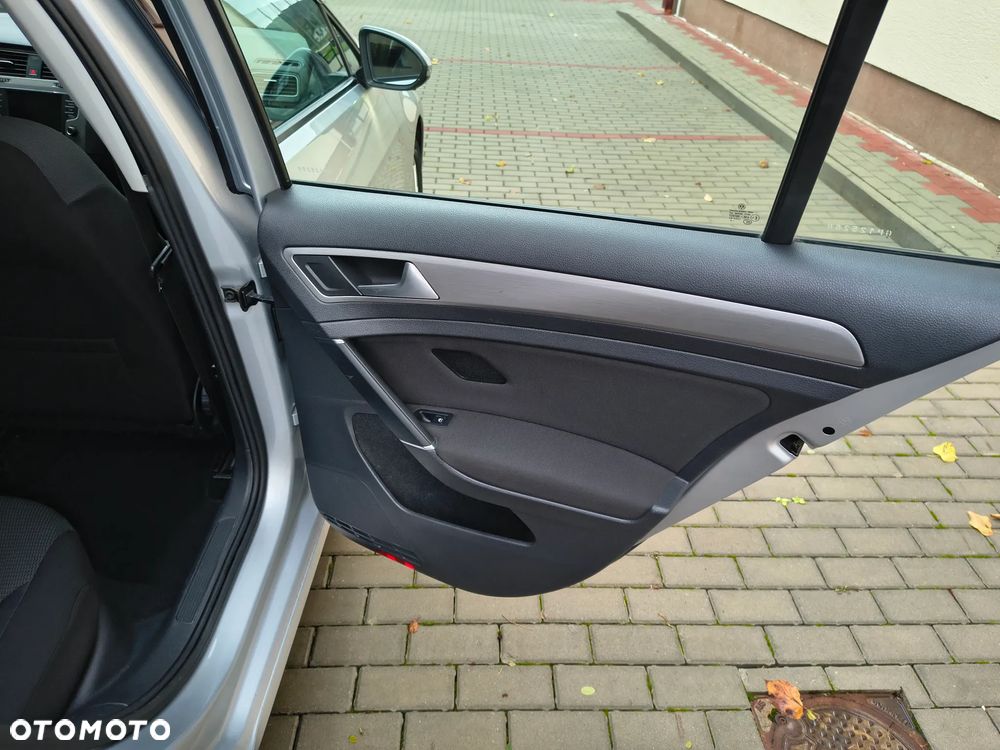 Volkswagen Golf 1.6 TDI BlueMotion Comfortline - 22