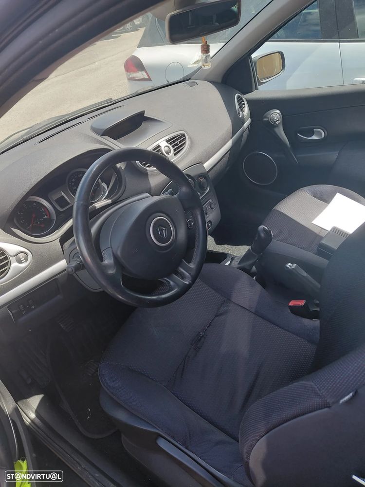 Renault Clio Sport Tourer - 8