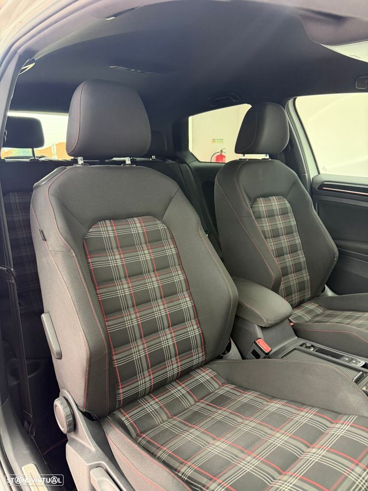 VW Golf GTI Performance BlueMotion - 13