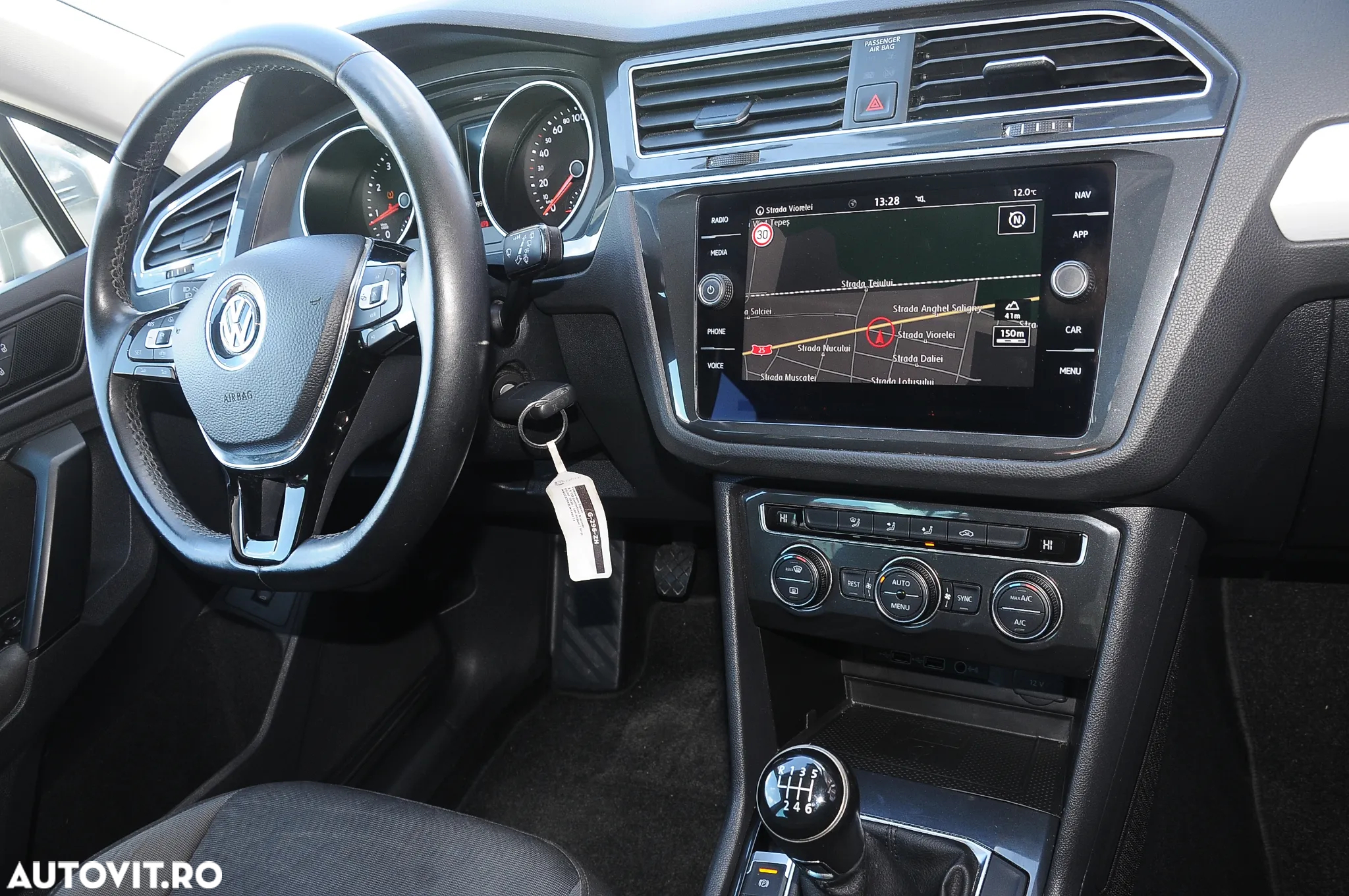 Volkswagen Tiguan 1.5 TSI ACT Comfortline - 16