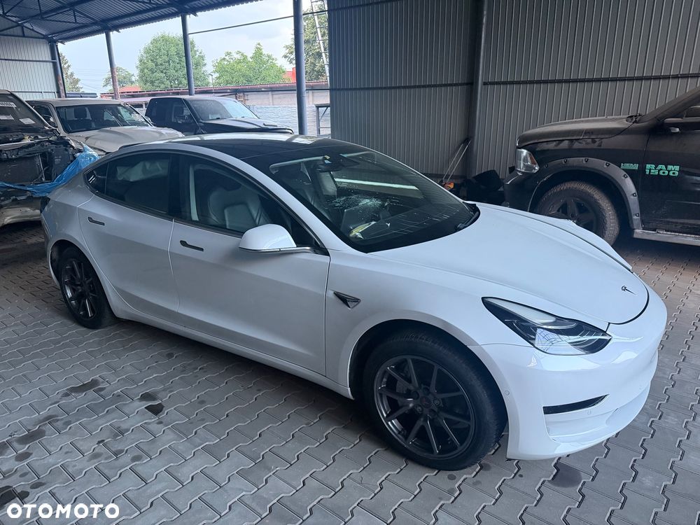 Tesla Model 3 - 8