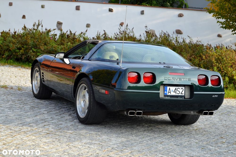 Chevrolet Corvette - 9