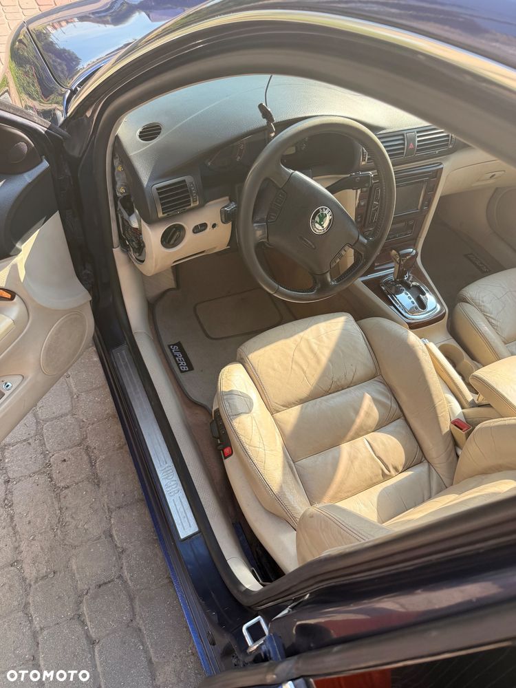 Skoda Superb 2.8 V6 Elegance - 9