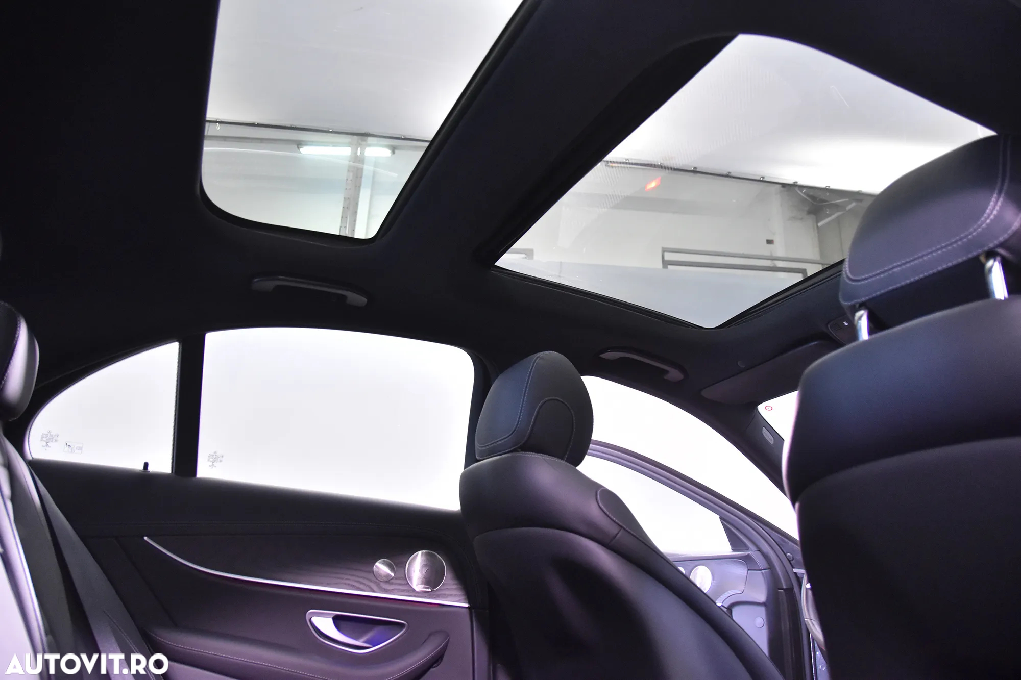 Mercedes-Benz E 300 4MATIC Aut. - 24