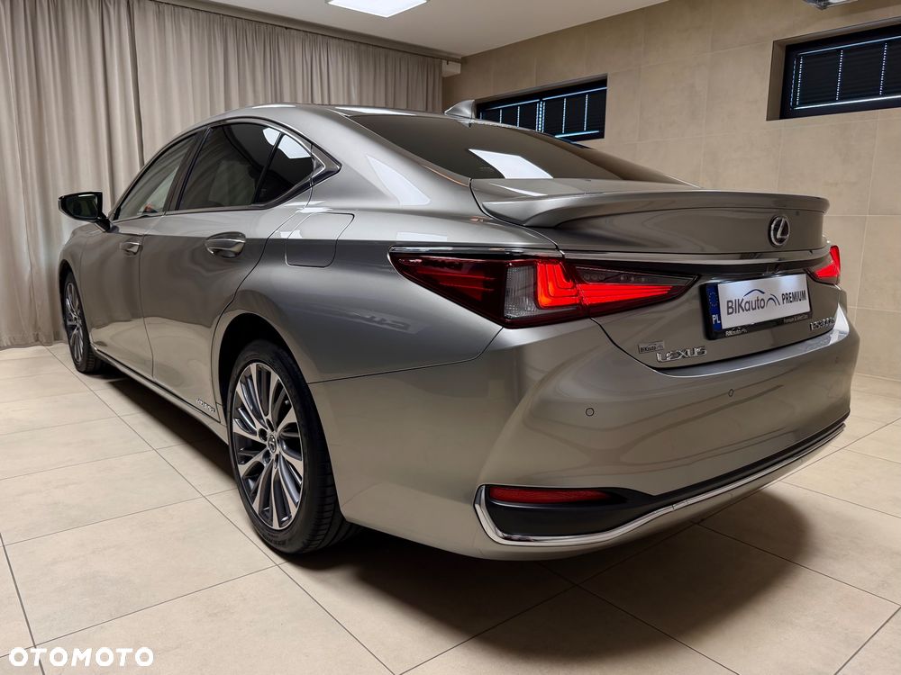 Lexus ES 300h Business Edition + - 7